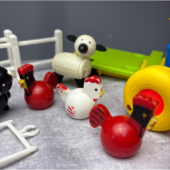 Fisher Price Little People Farm Set Tractor Animals Accessories Classic Kids Toy - Picture 7 of 16